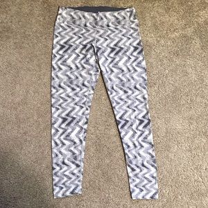 Gray Pattern Ankle Athletic Leggings